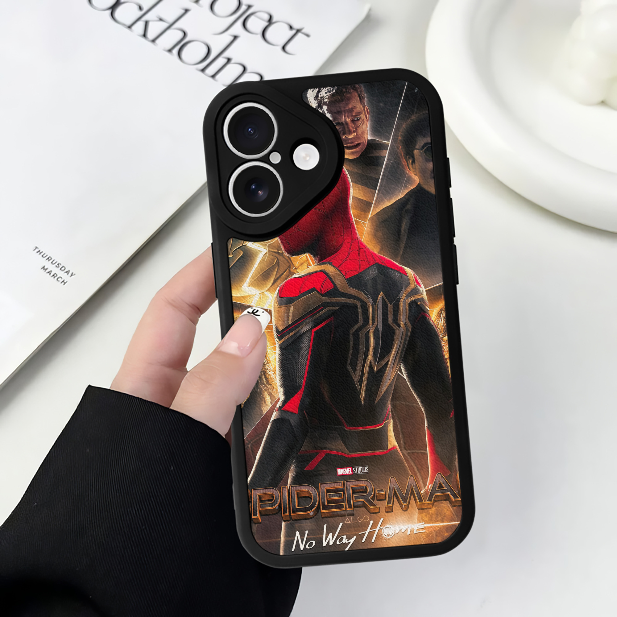 Spider Man スパイダーマン 【iPhone 16シリーズ対応】シリコンスマホケース（レザー調） 材質：シリコン
